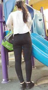 超紧黑裤性感美臀年青妈咪第二季