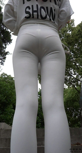 【xiao35】小媚美女白色皮裤紧身裤视频