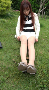 【xiao37】小媚美女街拍白色热裤超清视频