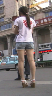 兰热牛红心白T恤