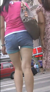 牛仔热裤妹
