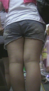 让人吐血之夹得很紧很紧的兰牛热裤妹