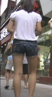 深兰热牛白T恤长发银包