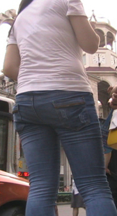 长发飘飘看起来很清爽的兰牛妹