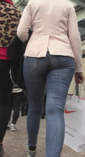 阿迪达斯店拍到的几个女生