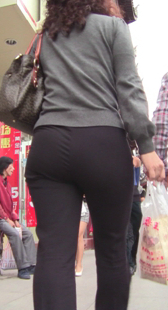 肥爆你眼球的黑裤少妇