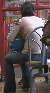 KFC紧身牛仔少妇