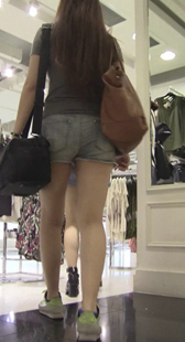 性感牛仔热裤深沟美女