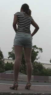 高跟翘臀热裤风骚少妇