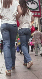 紧身蓝牛两风骚少妇