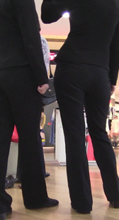 西裤制服两成熟少妇