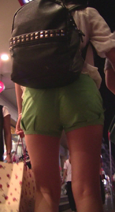 性感丰臀绿热裤少妇