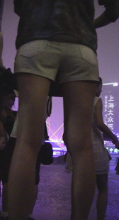 公园夜拍热裤长腿少妇