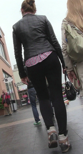 街拍打底裤洋妞