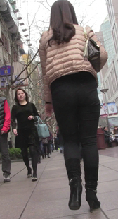 超紧打底裤风骚少妇