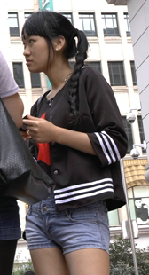 牛仔热裤宽臀紧内痕小妹