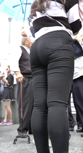 打底黑裤大屁股小妹