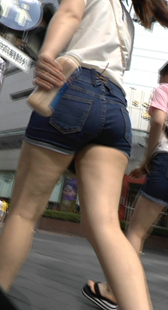 大屁股紧牛热裤小妹