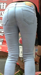 极品牛仔裤小妹卖弄紧臀