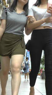 苗条的黑裤妹纸