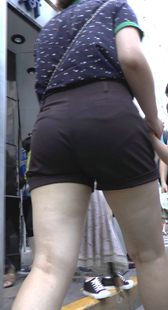 黑热裤斑点藏青T恤肥臀