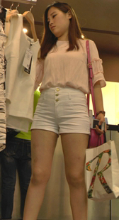 极品热裤巨臀美少妇