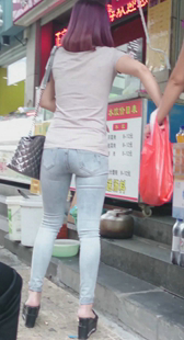 超紧蓝牛紧臀小少妇