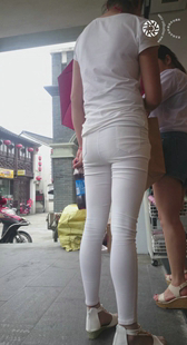 白裤紧臀小妹