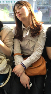 地铁制服少妇诱惑