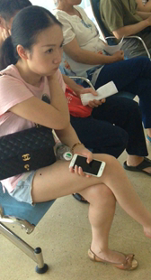 美女挑鞋真是诱惑