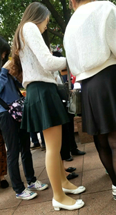 街拍肉丝波跟美女