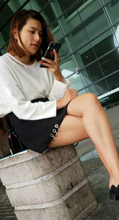 车站外极品白腿黑色高跟美眉