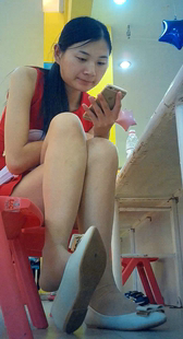 极品肉丝少妇挑鞋晾脚