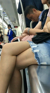 蓝色包臀短裙漂亮美少妇白腿