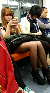 地铁高跟黑丝袜小妹