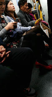 红鞋黑丝小少妇