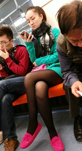 红鞋丝袜小少妇