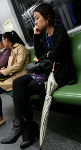 花裙高跟黑袜小妹