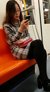 高跟黑袜眼镜少妇