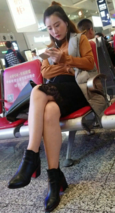 候车室高跟裸腿