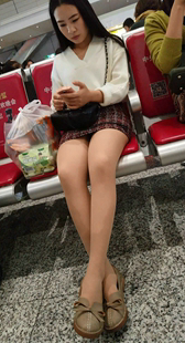 候车室白腿美女