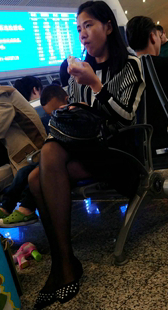 候车室黑丝少妇视频