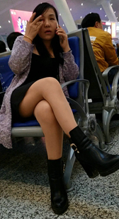 黑色连衣裙肉色丝袜少妇