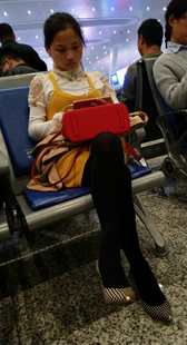 连衣裙黑色丝袜格子高跟少妇