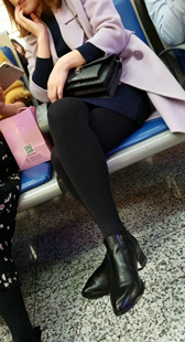 黑色丝袜蓝色包臀短裙少妇