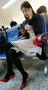 尖角高跟黑色丝袜美少妇