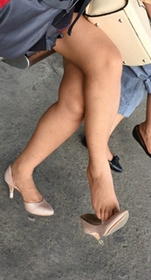 美腿少妇玩鞋子