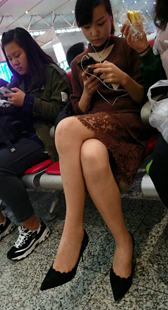 连衣长裙肉色丝袜高跟漂亮美女