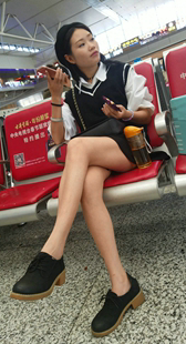 候车室美腿美女