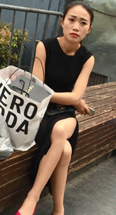 街拍漂亮美腿肉丝旗袍MM